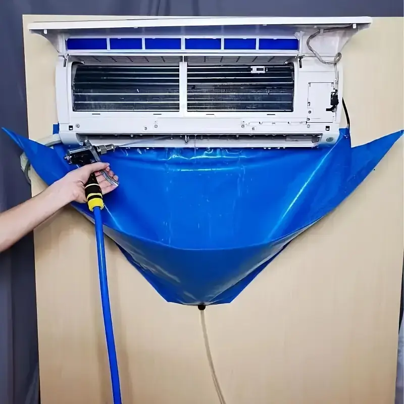 Lavado de un split con bolsa de lavado que recoge el agua