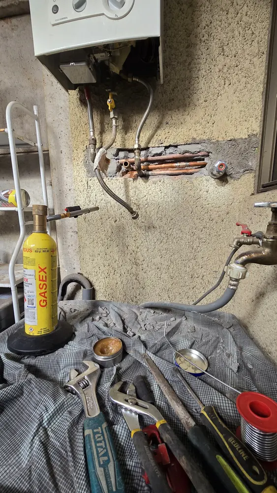 Soldadura en una cañería de cobre